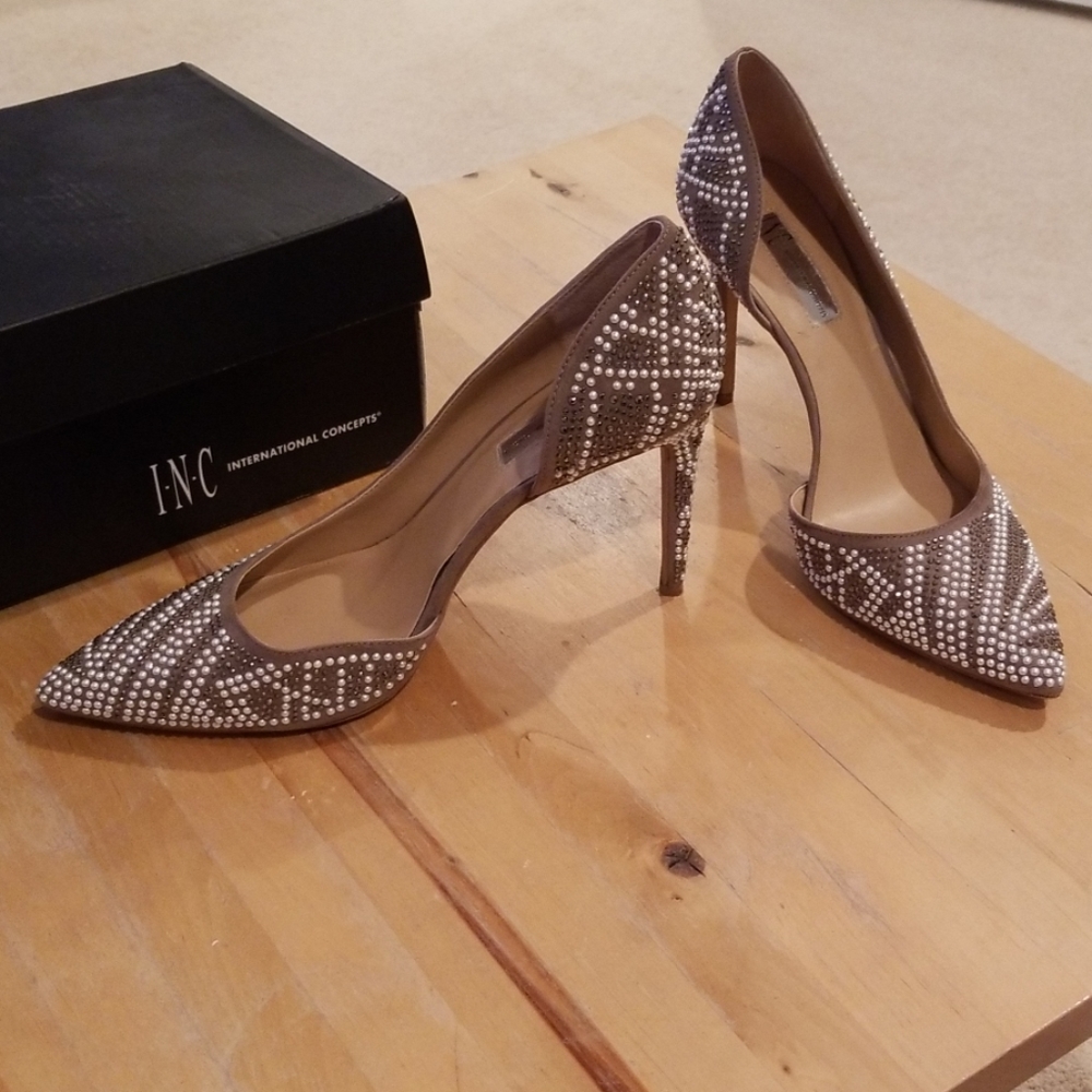 Heels - Picture 2 of 7